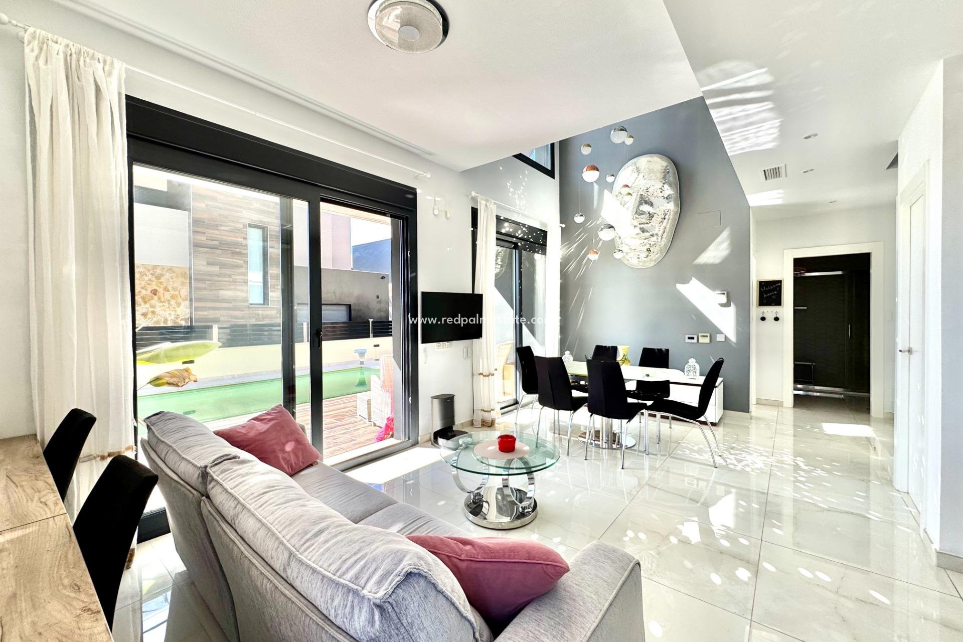 Revente - Villa -
Orihuela Costa - Lomas de Cabo Roig