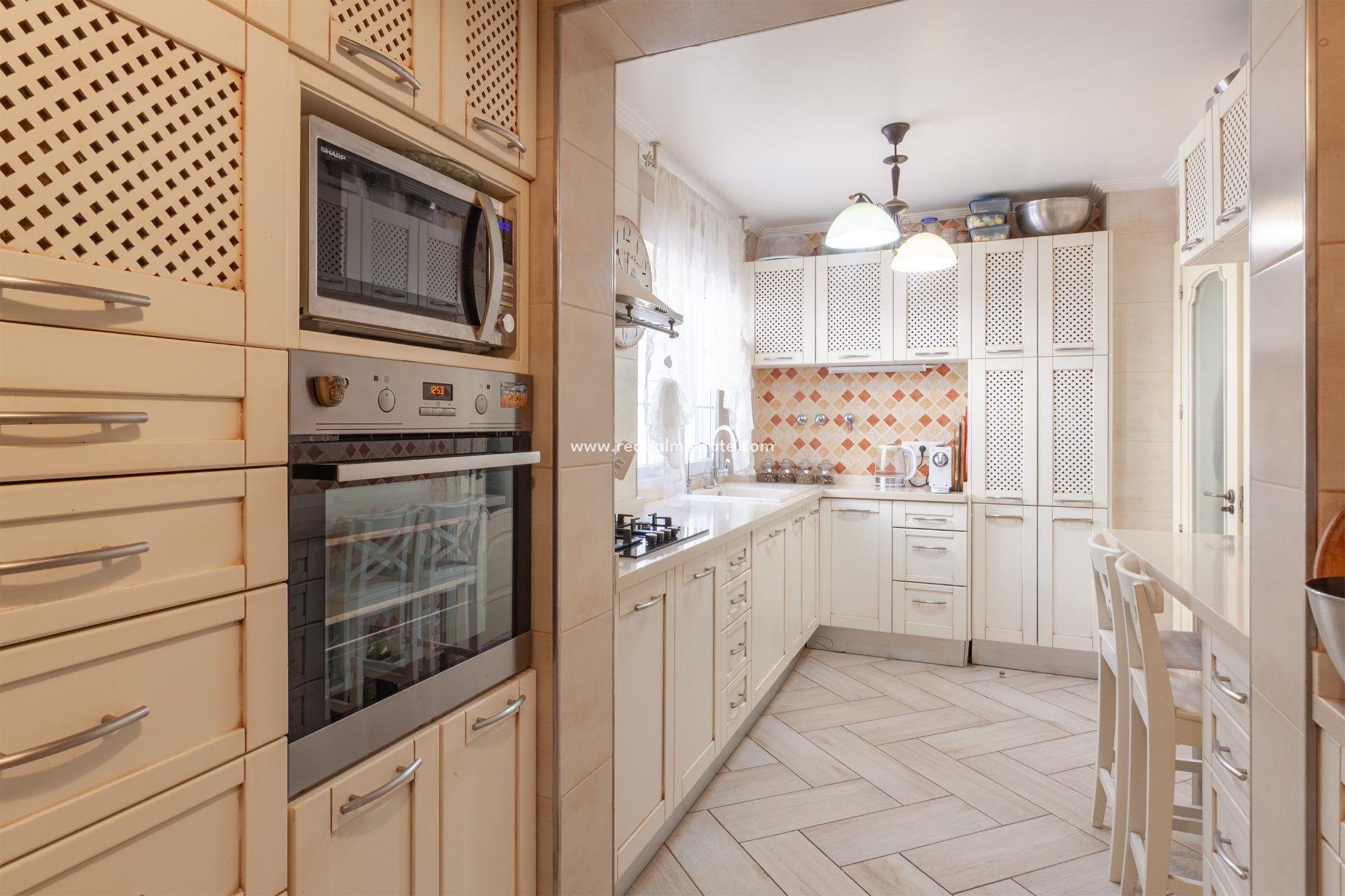 Revente - Villa -
Orihuela Costa - Los Almendros-la Florida