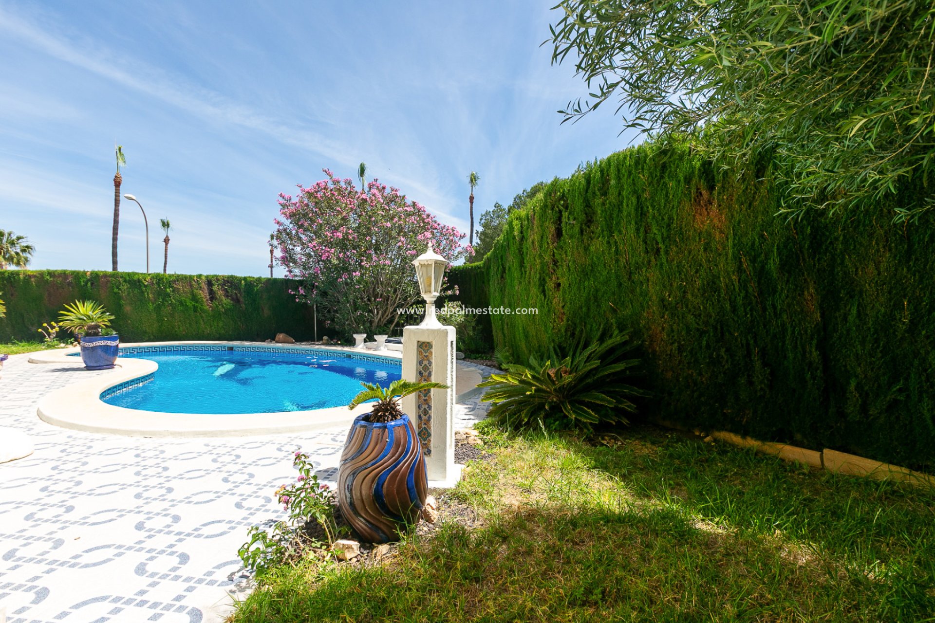 Revente - Villa -
Orihuela Costa - Rioja