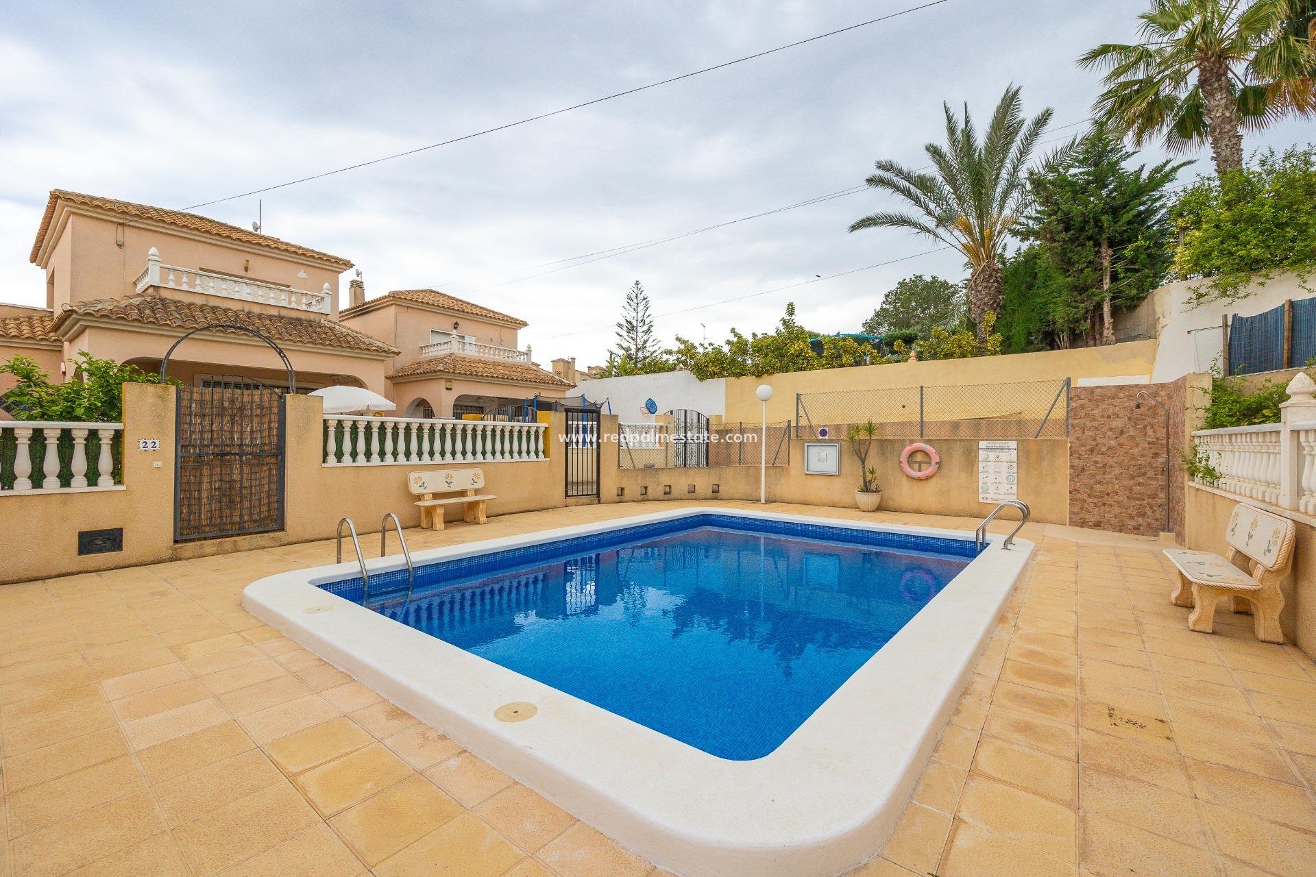 Revente - Villa -
Orihuela Costa - Villamartín
