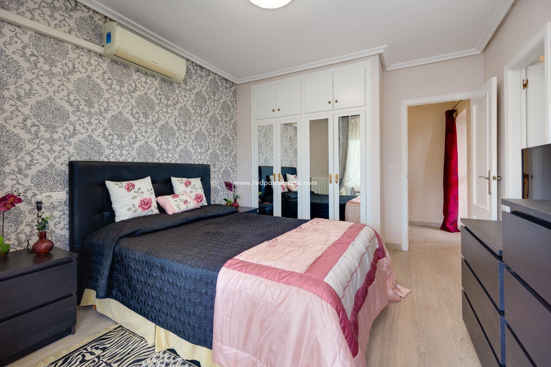 Revente - Villa -
Orihuela Costa - Villamartín