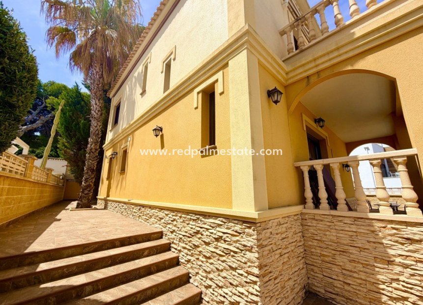 Revente - Villa -
Orihuela Costa