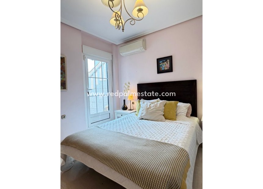 Revente - Villa -
Orihuela Costa