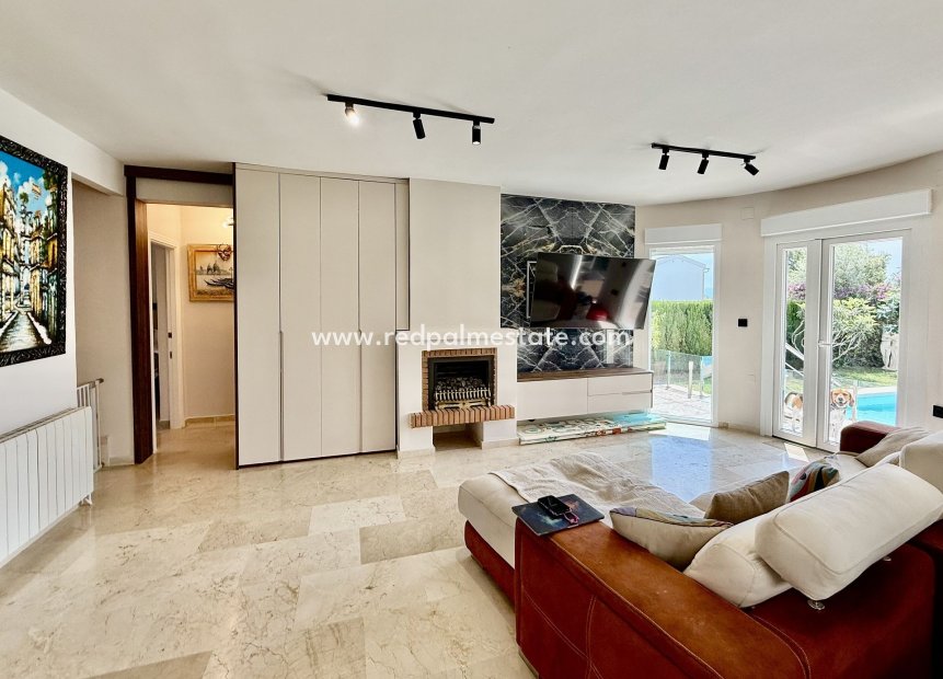 Revente - Villa -
Orihuela Costa