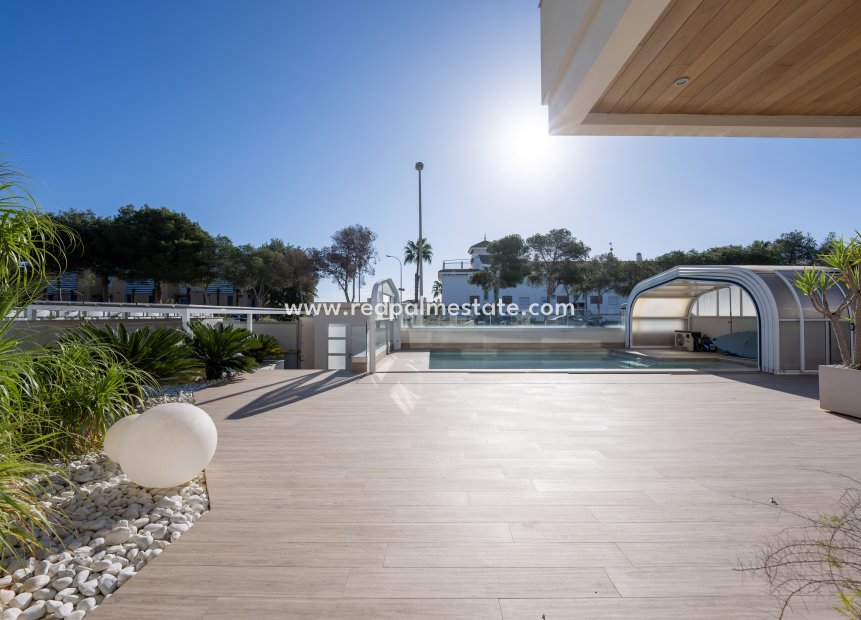 Revente - Villa -
Orihuela Costa