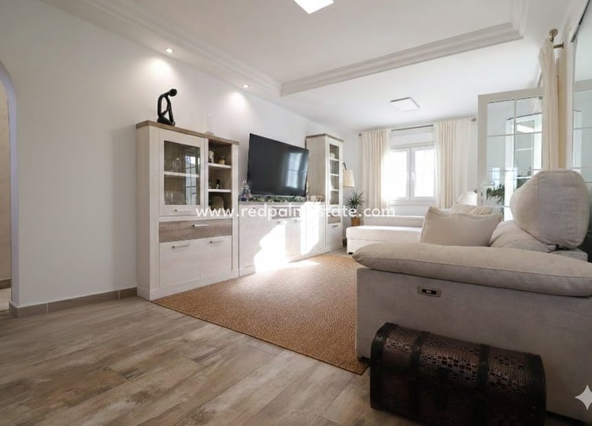 Revente - Villa -
Orihuela Costa