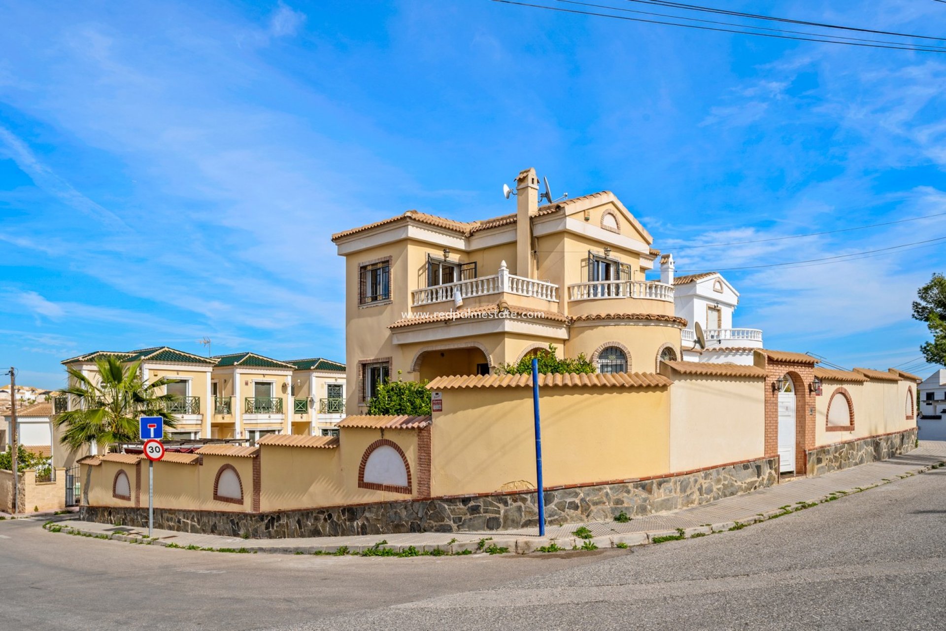 Revente - Villa -
Orihuela Costa