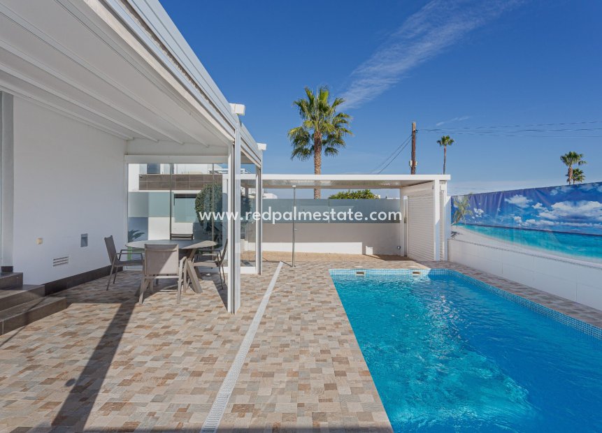 Revente - Villa -
Orihuela Costa