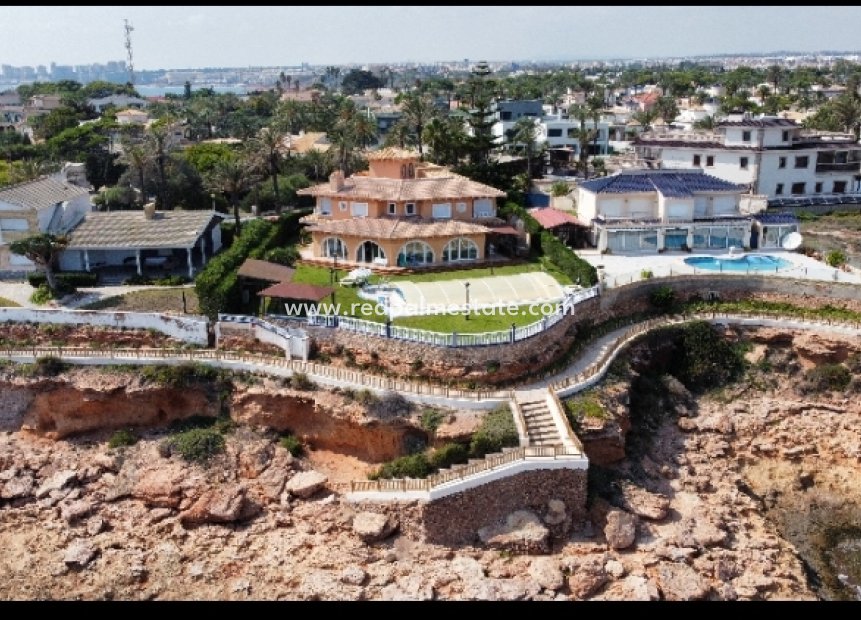 Revente - Villa -
Orihuela Costa