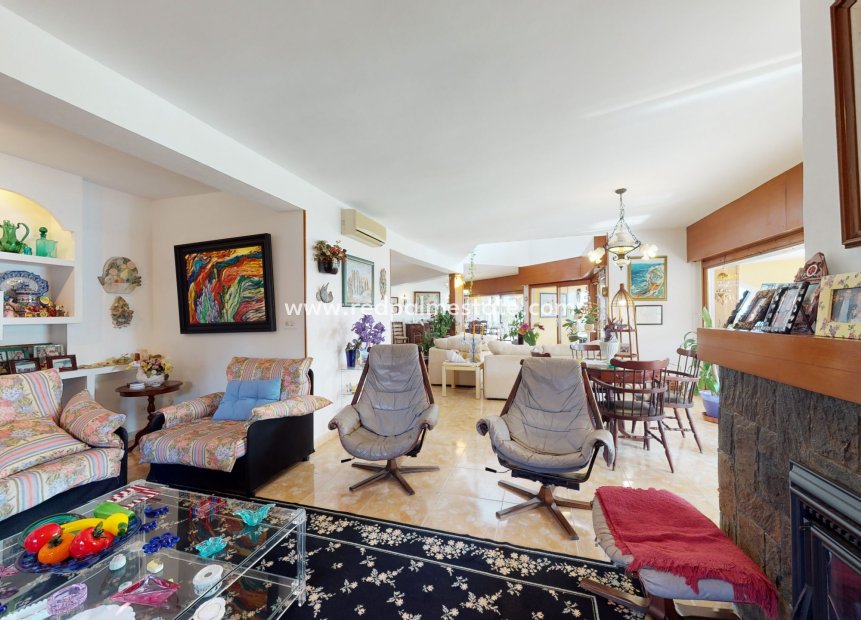 Revente - Villa -
Orihuela Costa