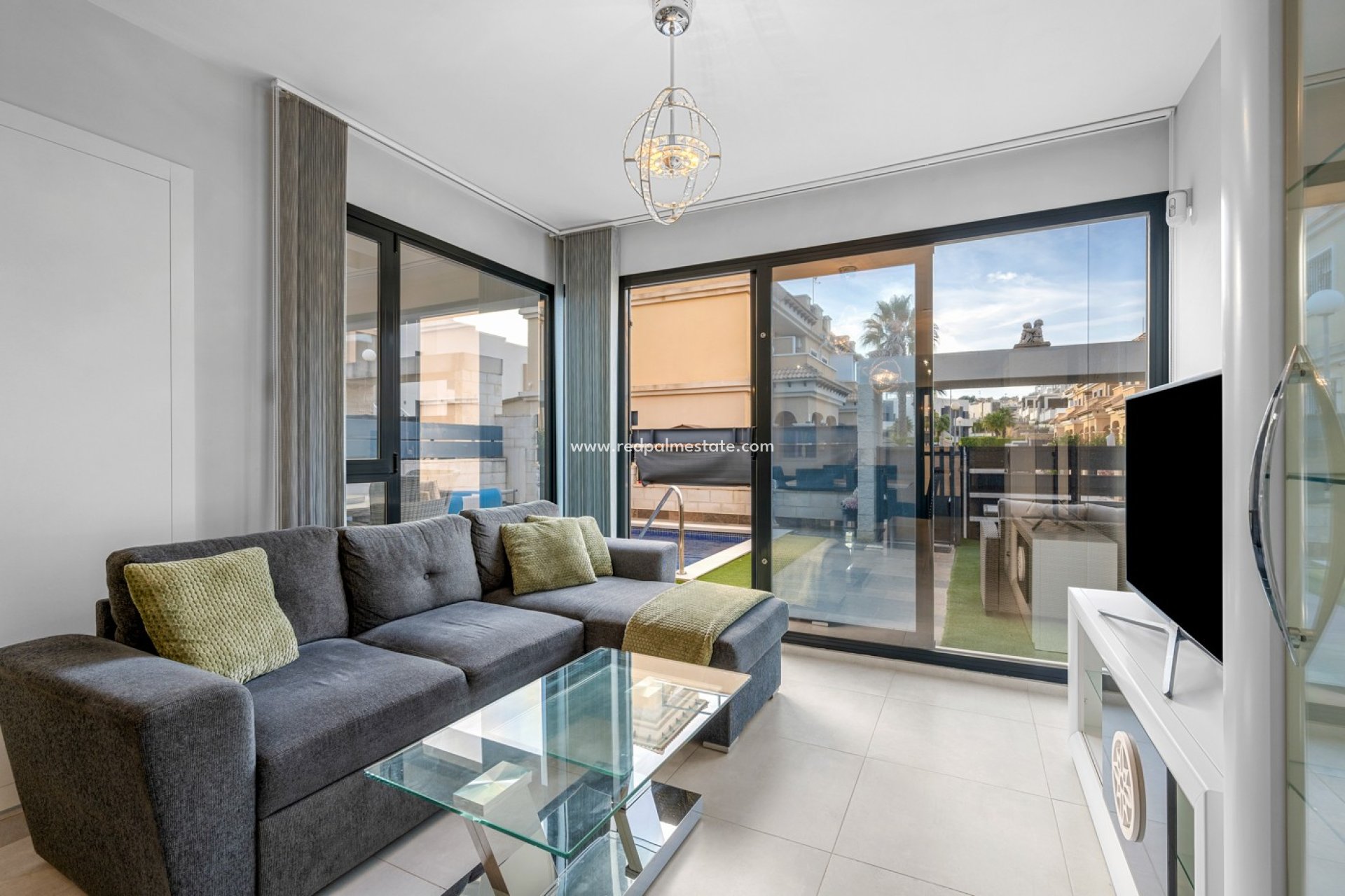 Revente - Villa -
Orihuela Costa