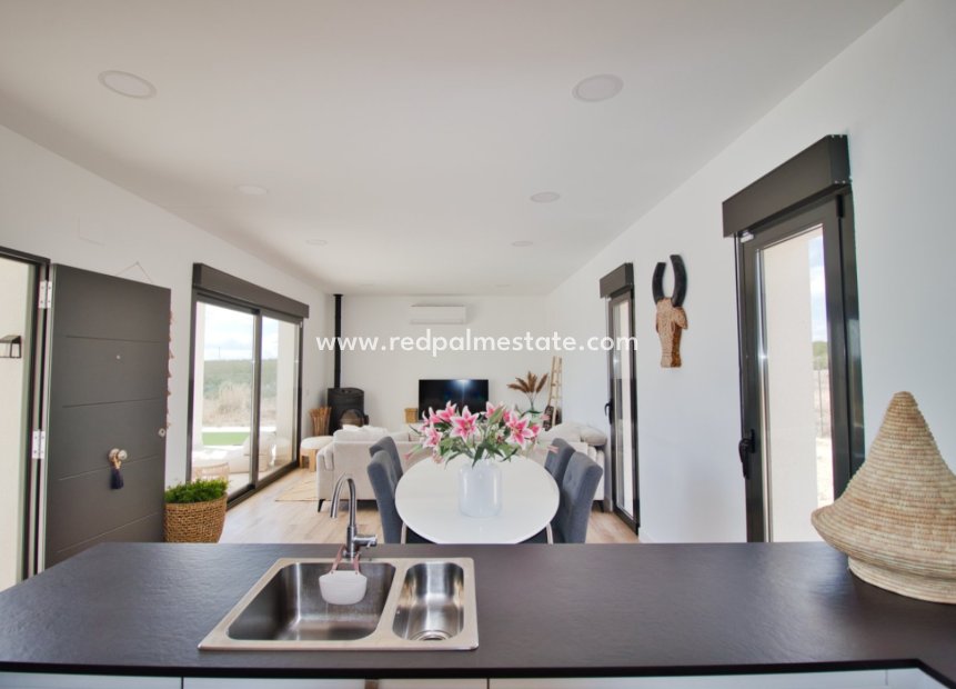 Revente - Villa -
Pinoso - Inland