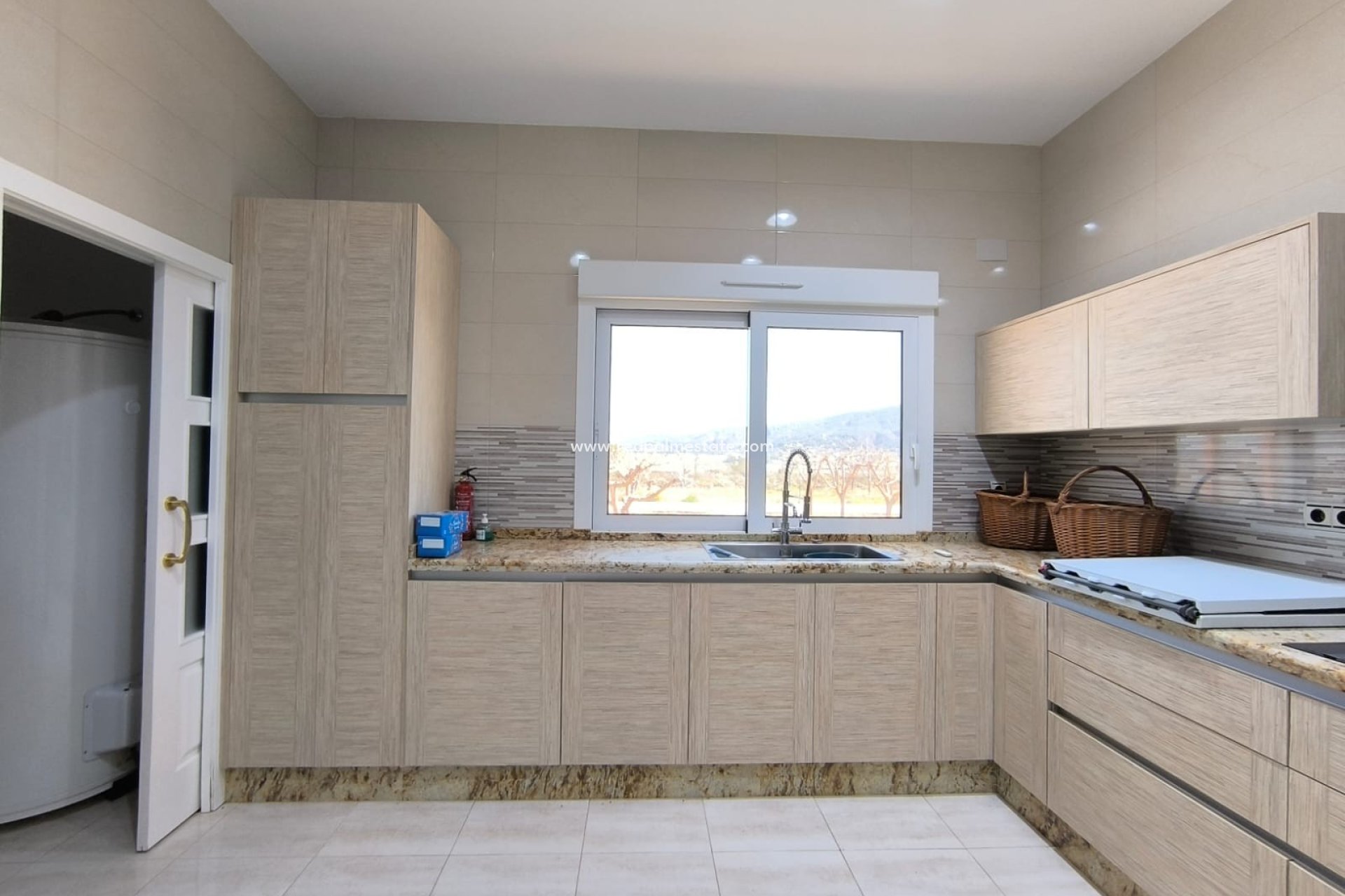 Revente - Villa -
Pinoso - Inland