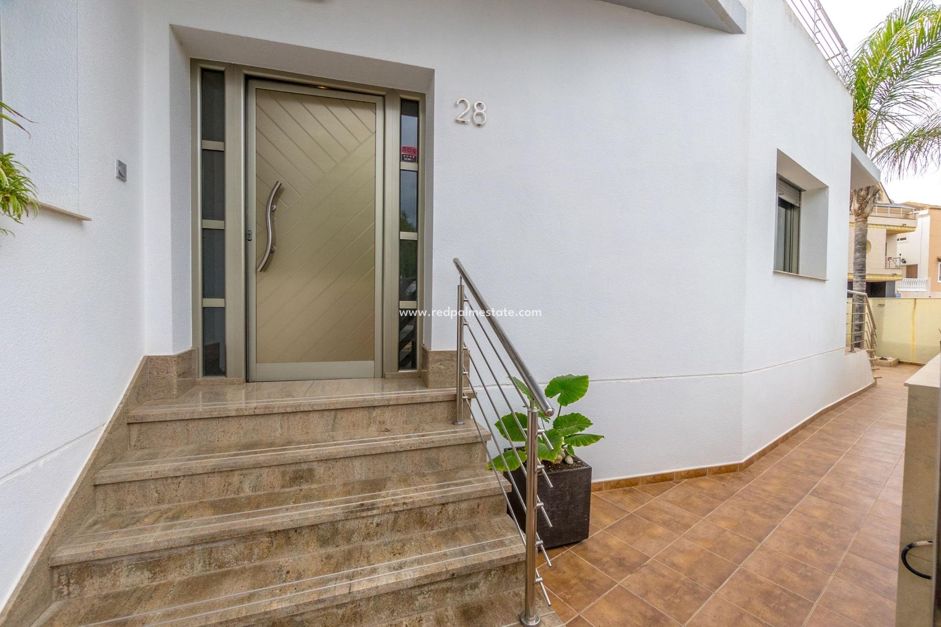 Revente - Villa -
Rojales