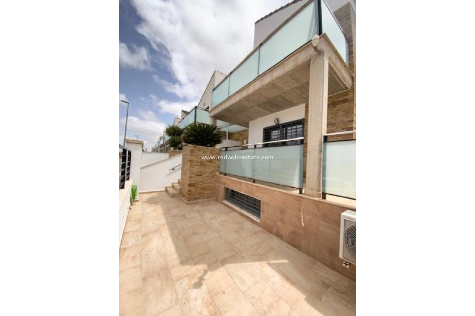 Revente - Villa -
ROLDAN - Inland