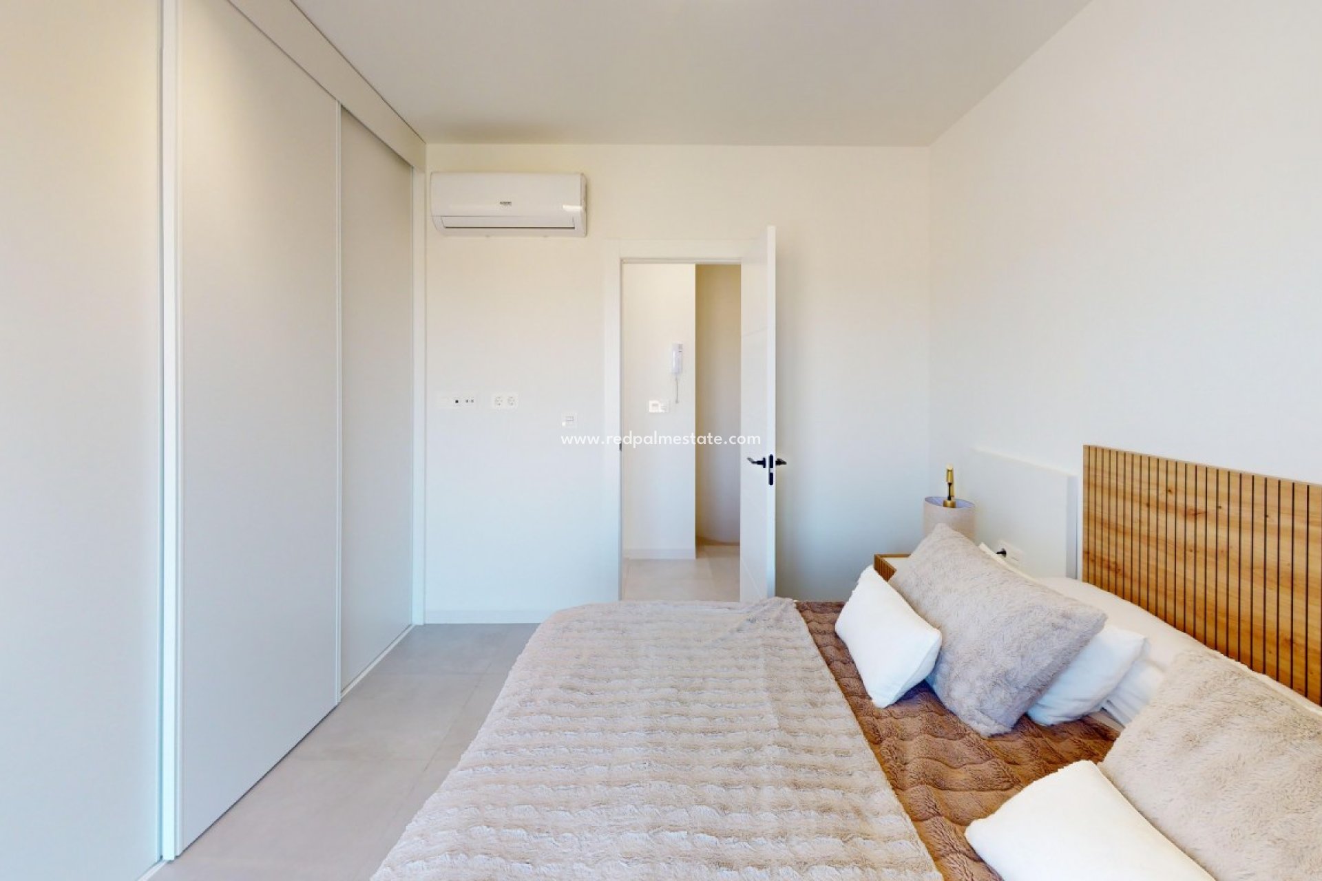 Revente - Villa -
ROLDAN - Inland