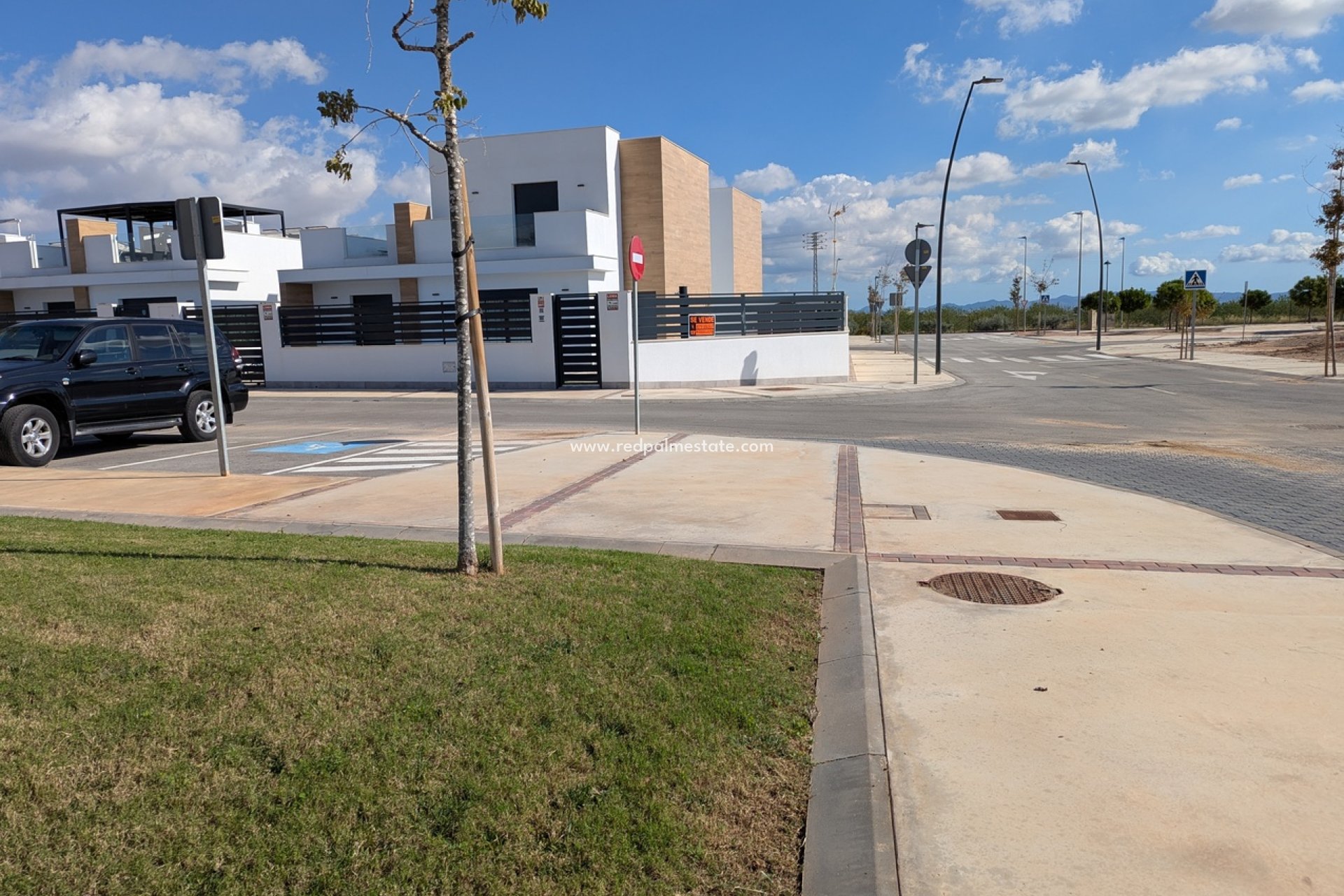 Revente - Villa -
ROLDAN - Inland