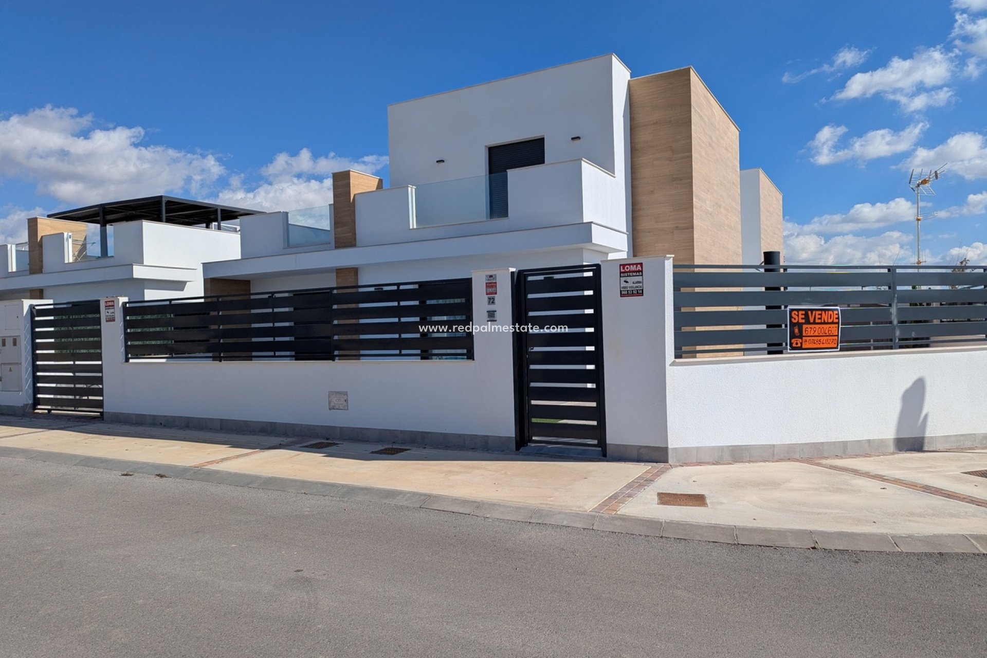 Revente - Villa -
ROLDAN - Inland