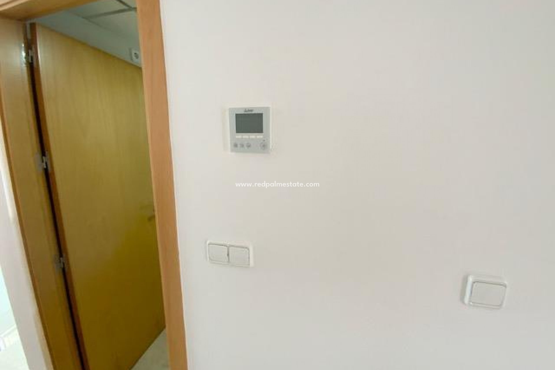 Revente - Villa -
ROLDAN - Inland