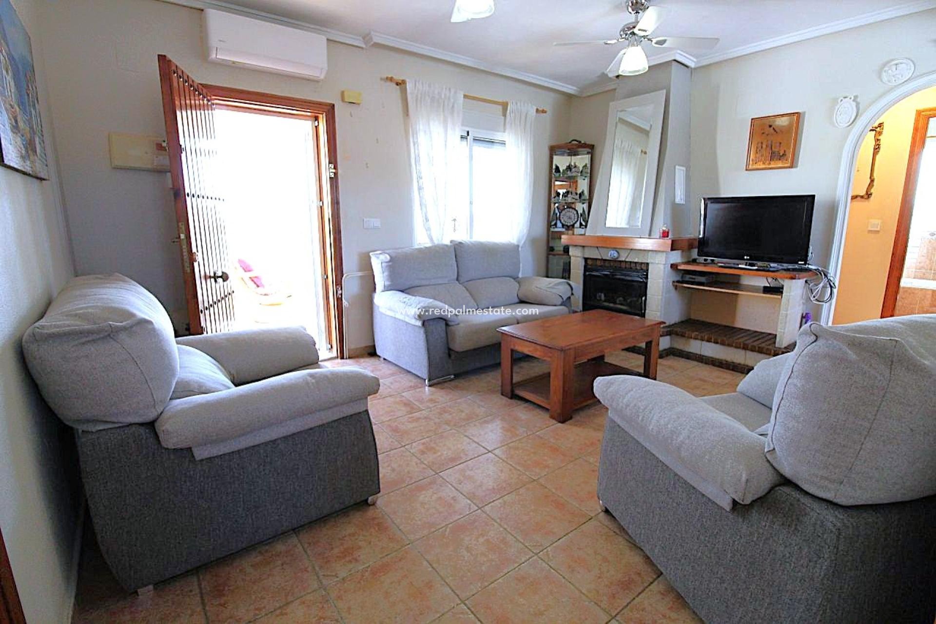 Revente - Villa -
San Miguel de Salinas - Inland