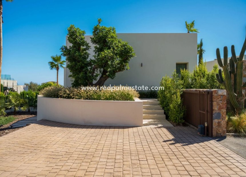 Revente - Villa -
San Miguel de Salinas - Inland