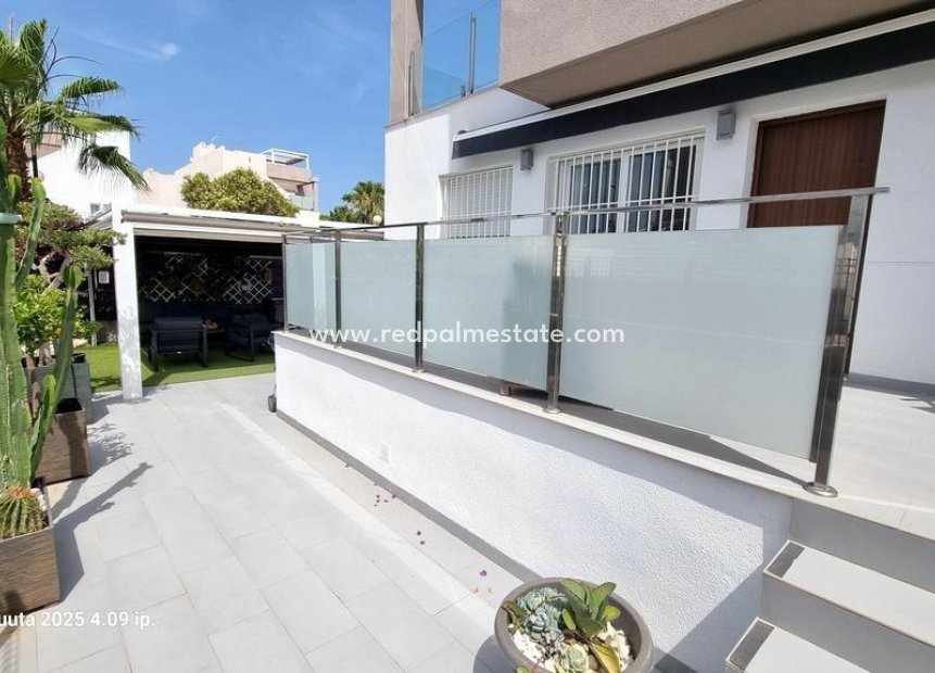 Revente - Villa -
Torrevieja - Aguas Nueva