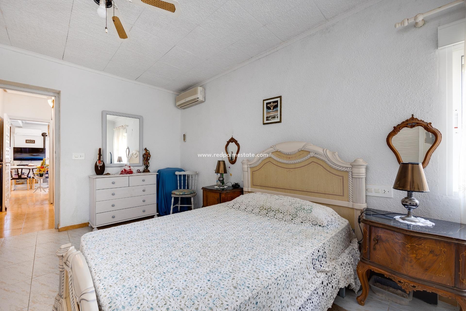 Revente - Villa -
Torrevieja - Aguas Nueva