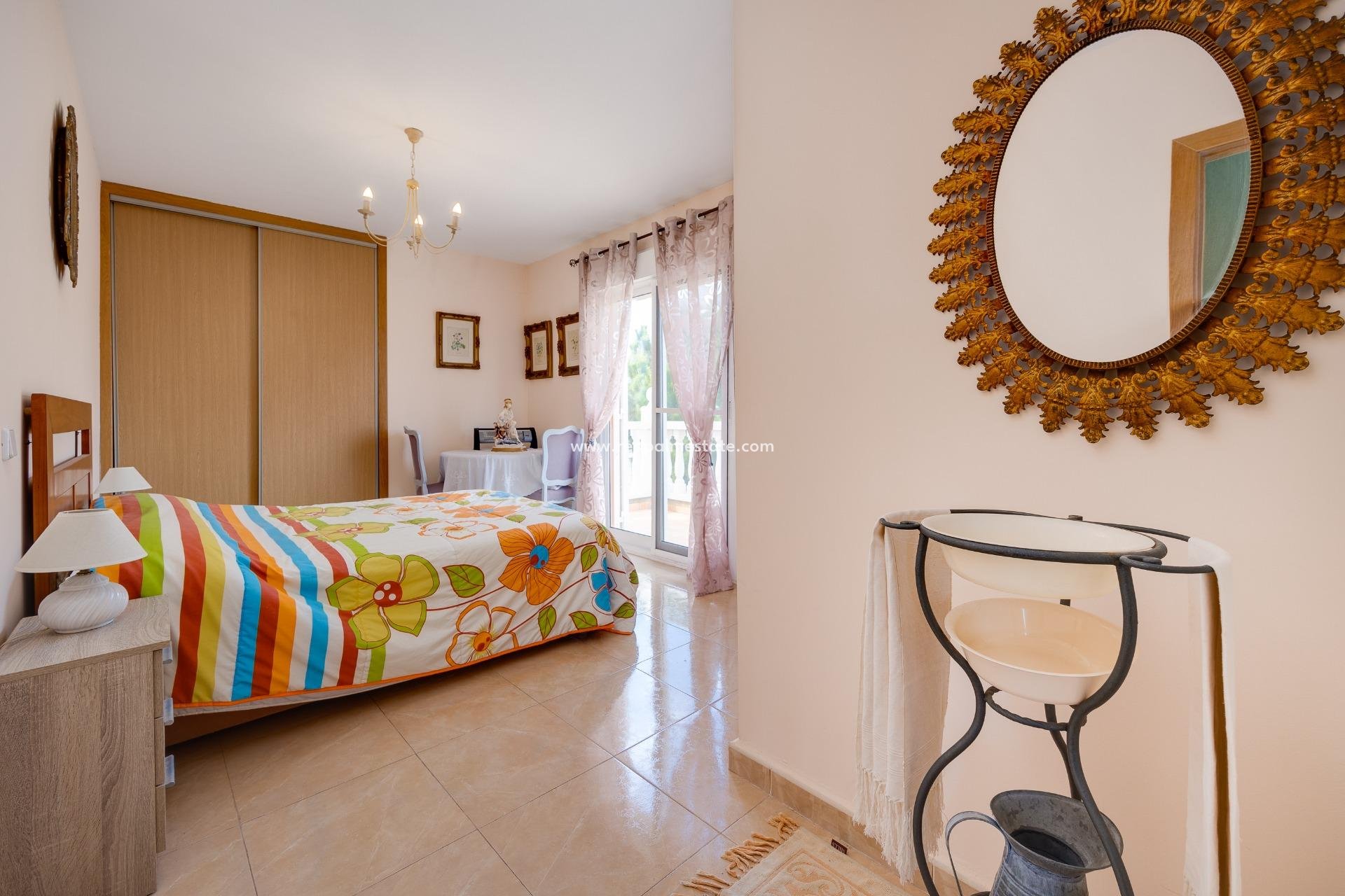 Revente - Villa -
Torrevieja - Aguas Nueva