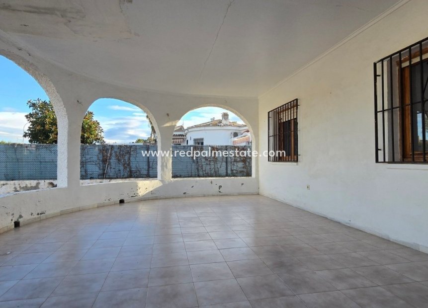 Revente - Villa -
Torrevieja - El Chaparal