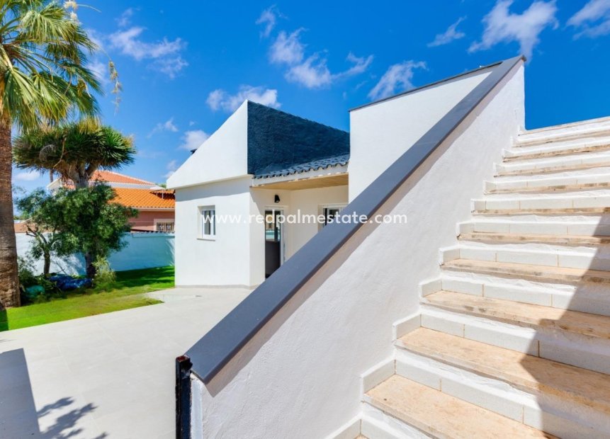 Revente - Villa -
Torrevieja - El limonar