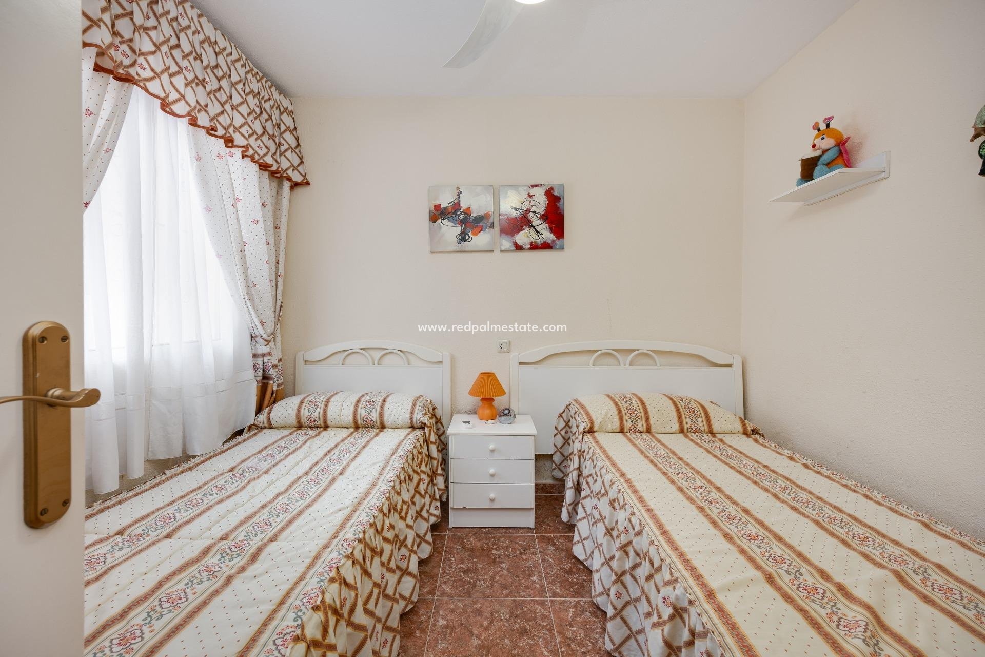 Revente - Villa -
Torrevieja - La Siesta - El Salado - Torreta