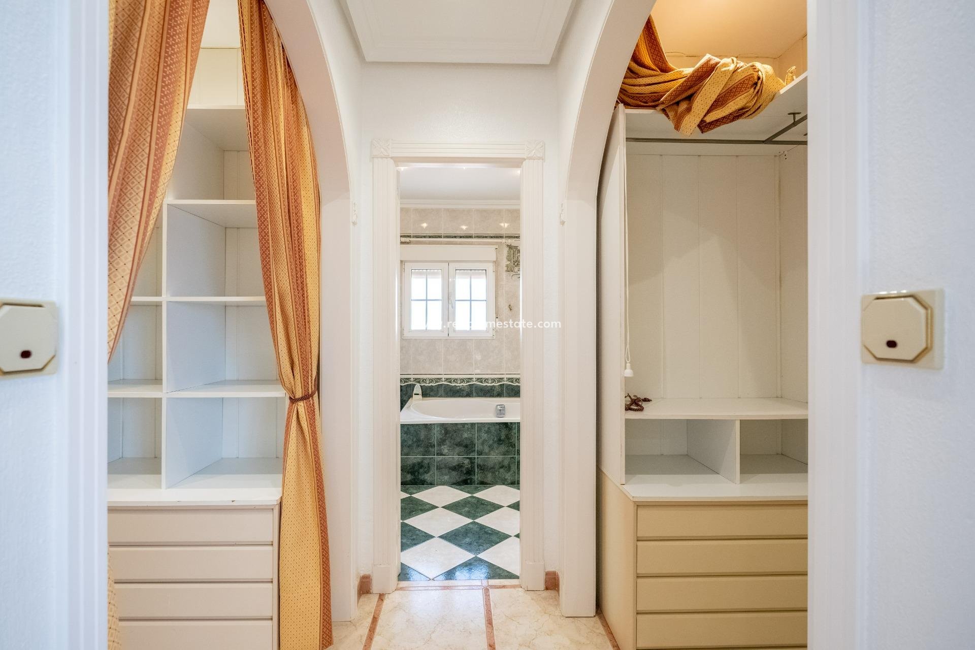 Revente - Villa -
Torrevieja - La Siesta - El Salado -  Torreta