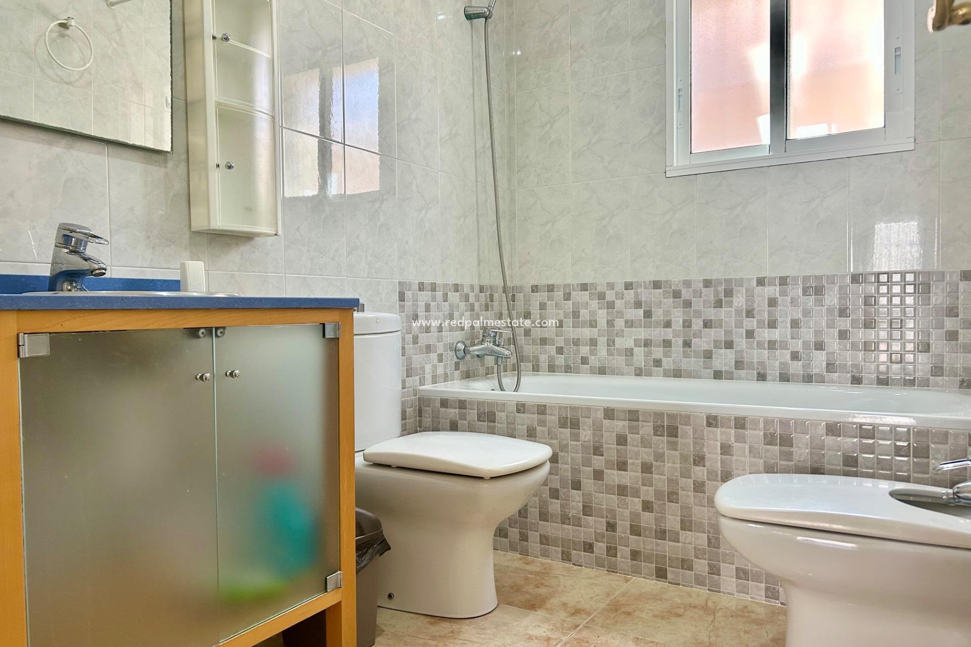 Revente - Villa -
Torrevieja - La Siesta - El Salado -  Torreta