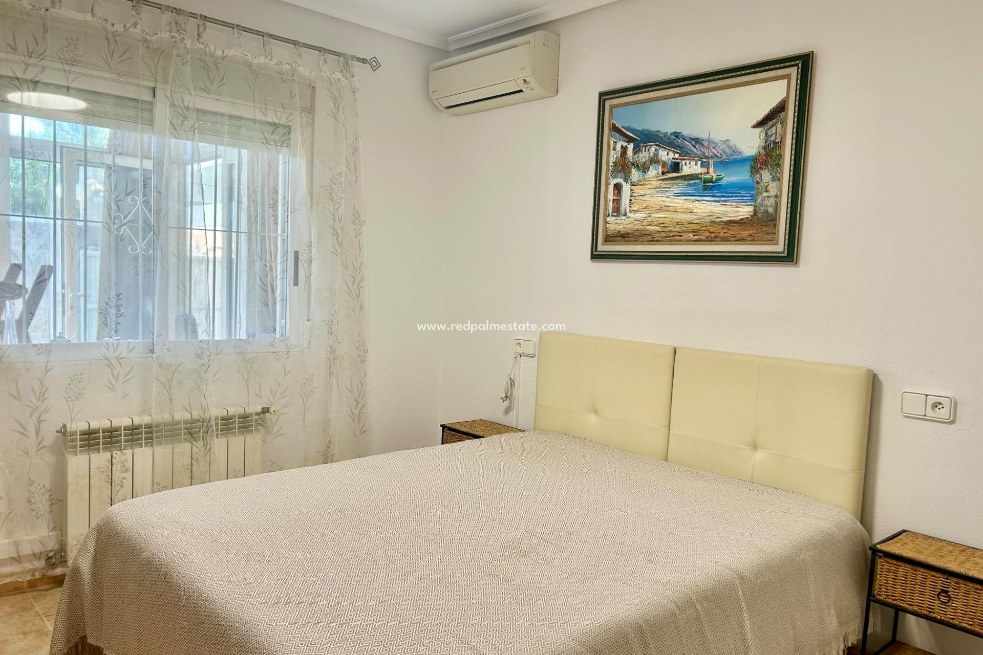 Revente - Villa -
Torrevieja - La Siesta - El Salado -  Torreta