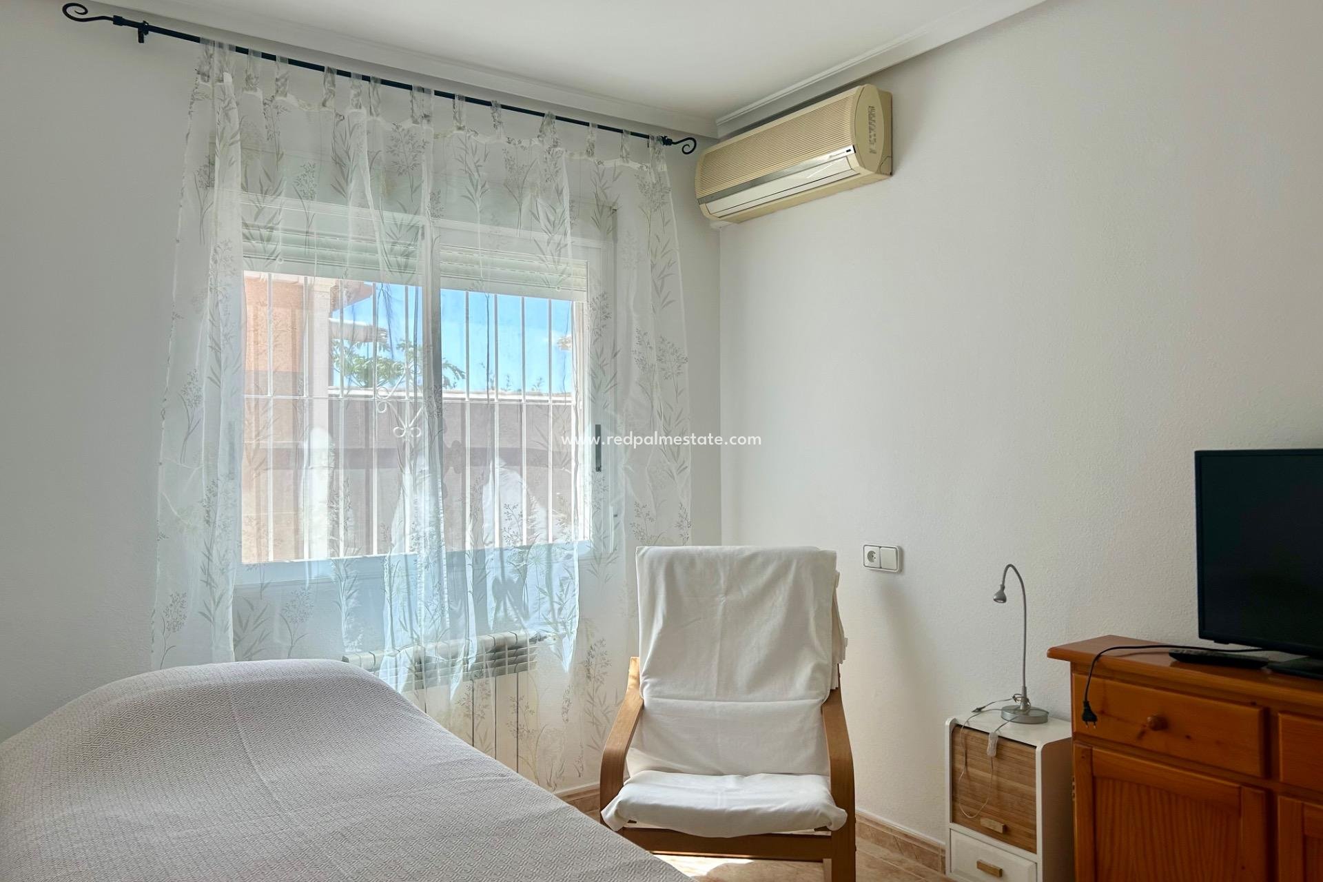 Revente - Villa -
Torrevieja - La Siesta - El Salado -  Torreta