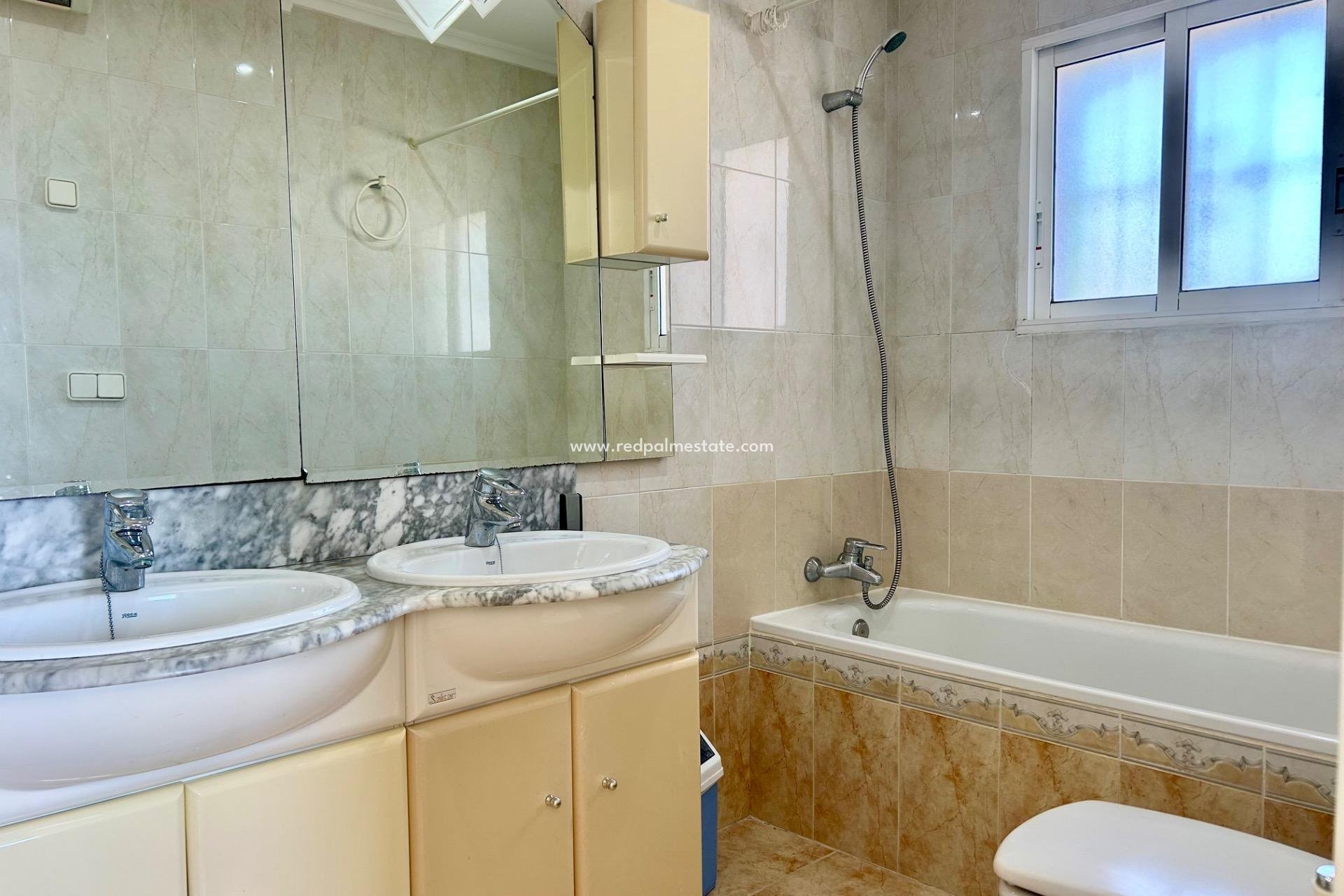 Revente - Villa -
Torrevieja - La Siesta - El Salado -  Torreta