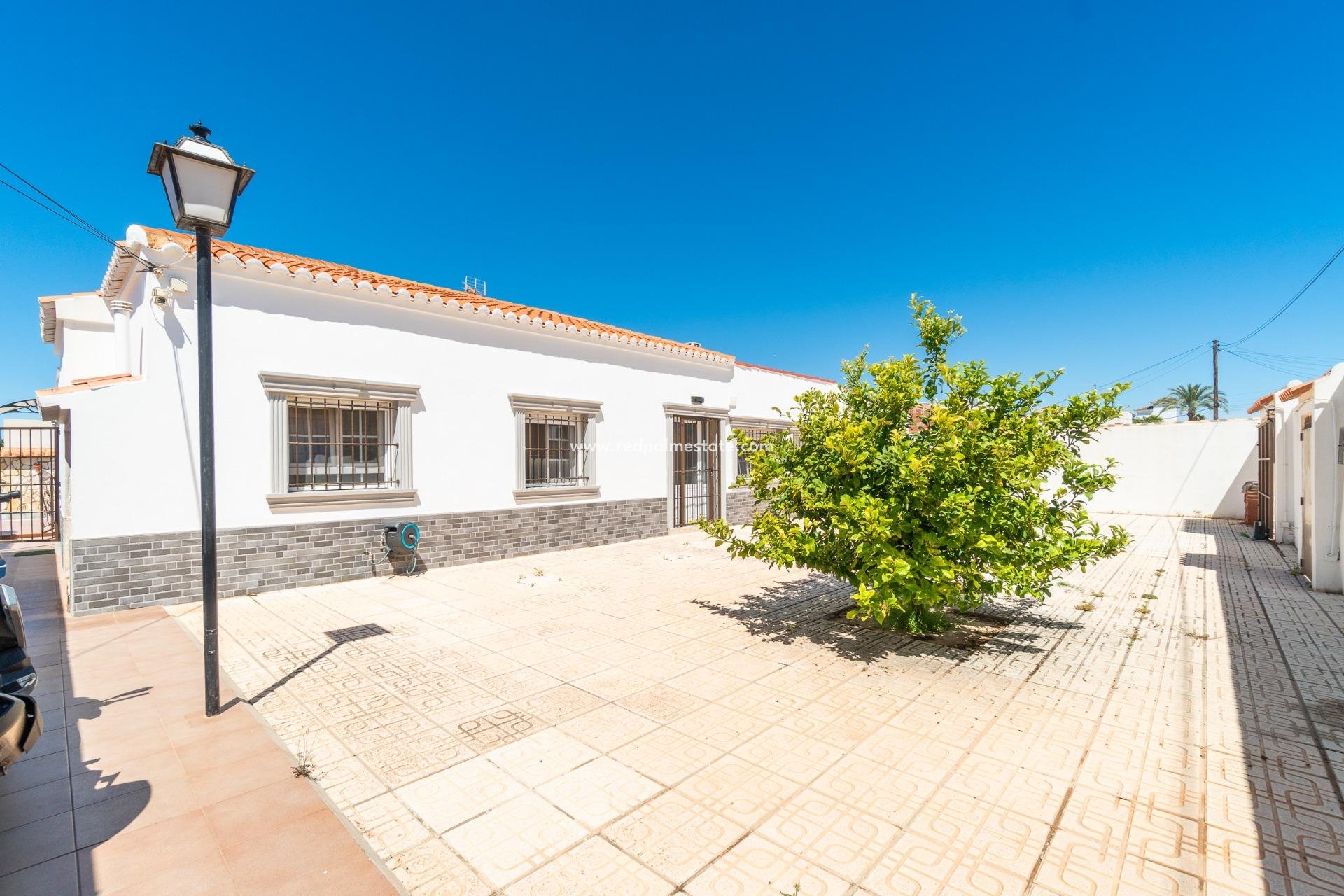 Revente - Villa -
Torrevieja - La Siesta - El Salado - Torreta