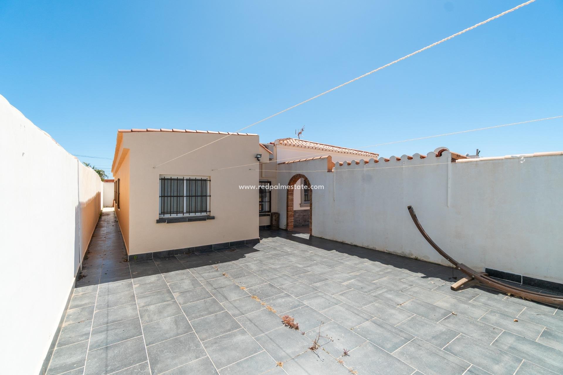 Revente - Villa -
Torrevieja - La Siesta - El Salado - Torreta