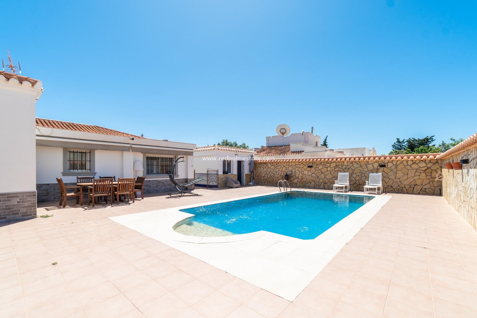 Revente - Villa -
Torrevieja - La Siesta - El Salado - Torreta