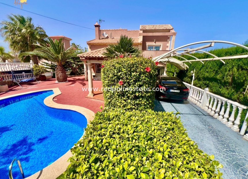 Revente - Villa -
Torrevieja - Los balcones