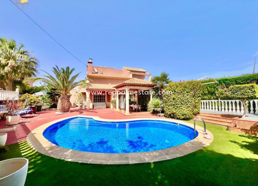 Revente - Villa -
Torrevieja - Los balcones