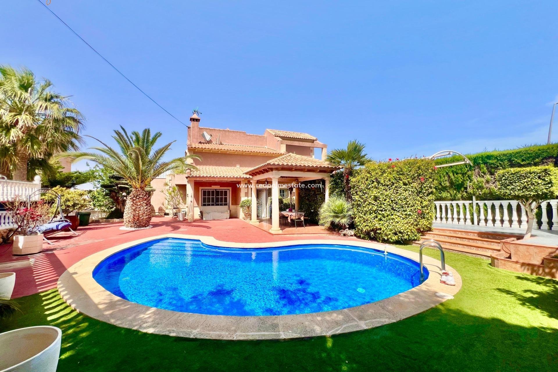 Revente - Villa -
Torrevieja - Los balcones