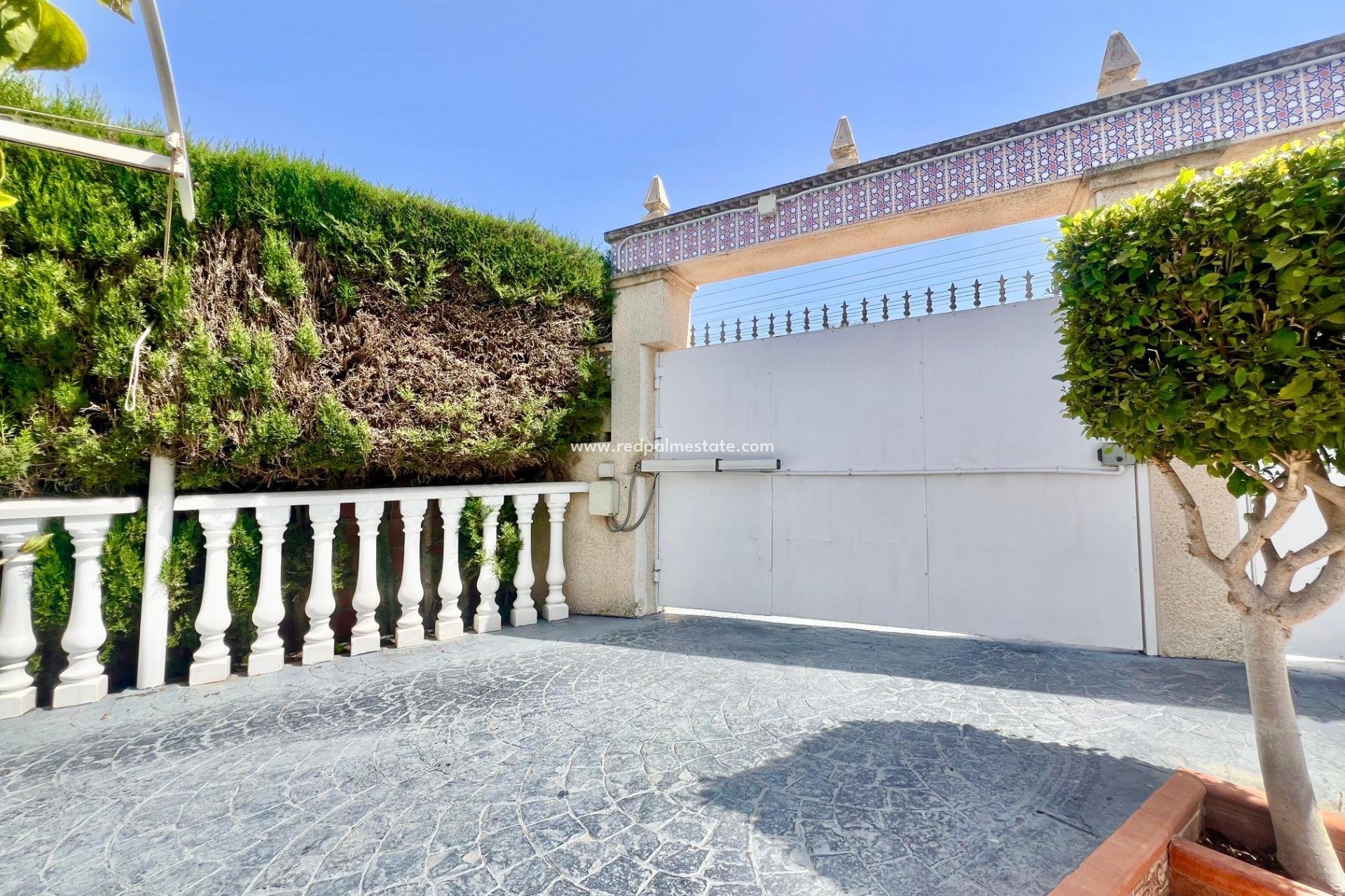 Revente - Villa -
Torrevieja - Los balcones