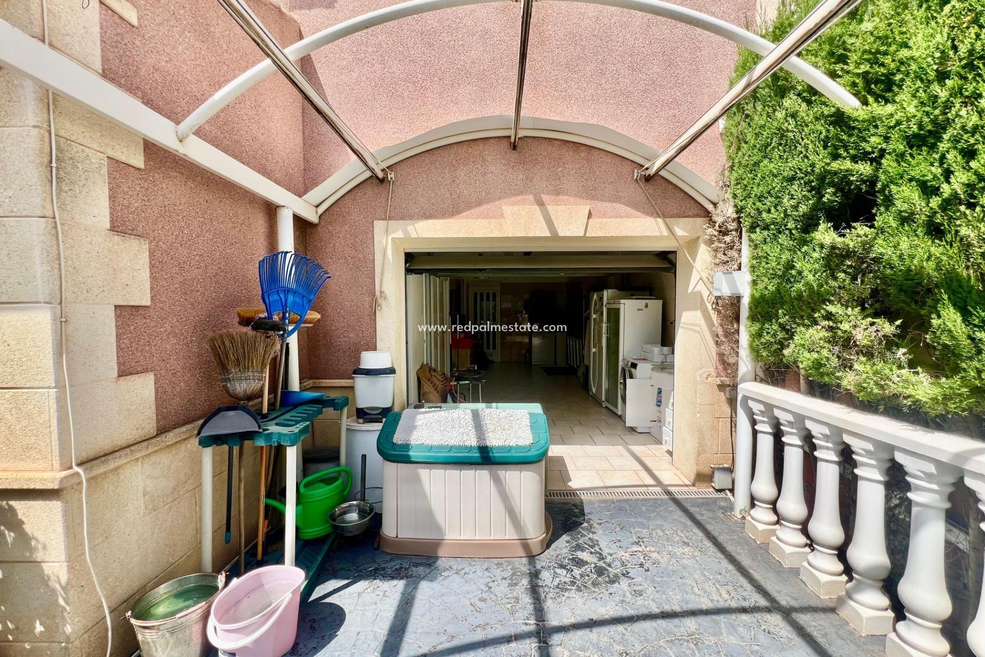 Revente - Villa -
Torrevieja - Los balcones