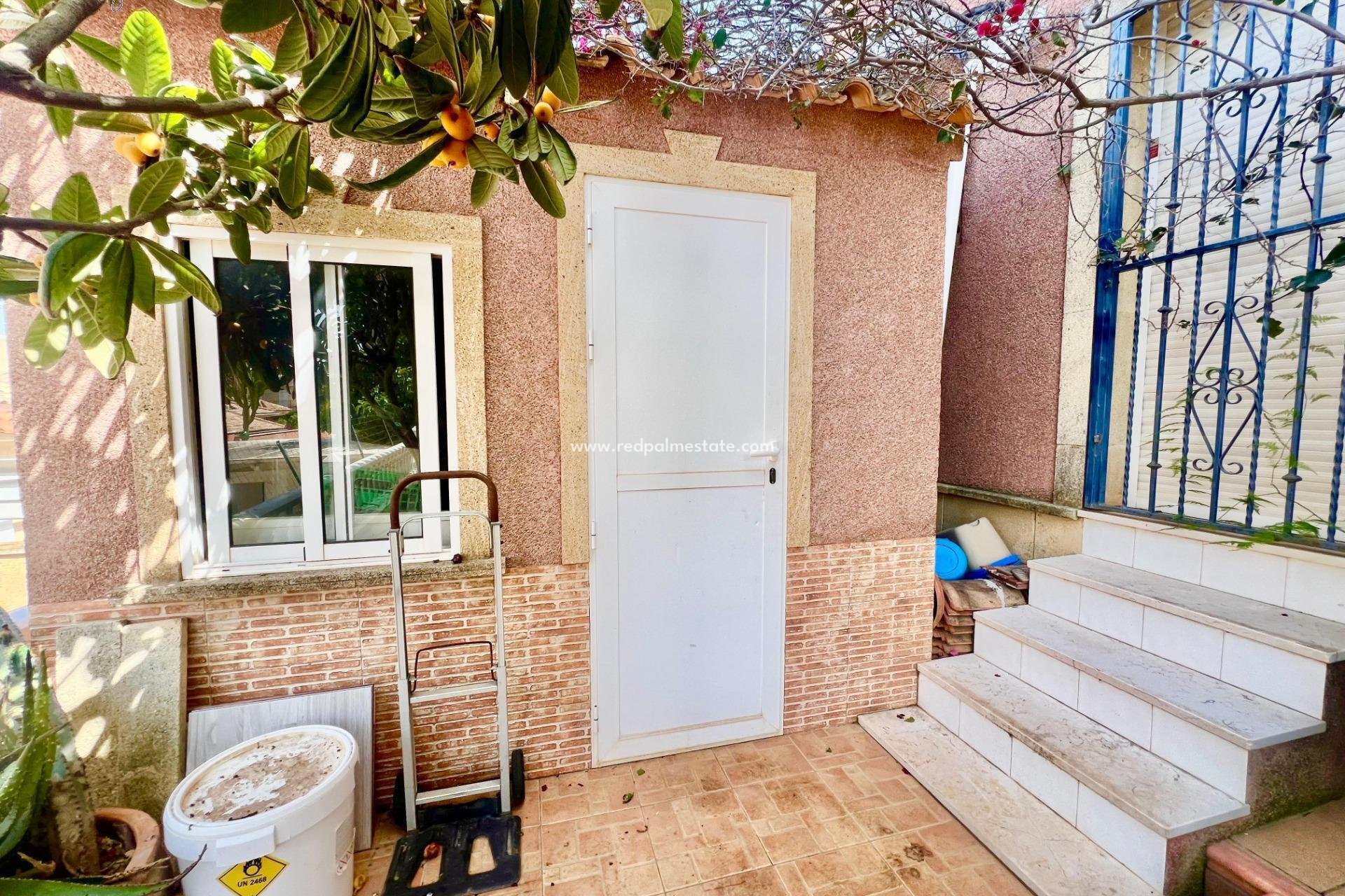 Revente - Villa -
Torrevieja - Los balcones
