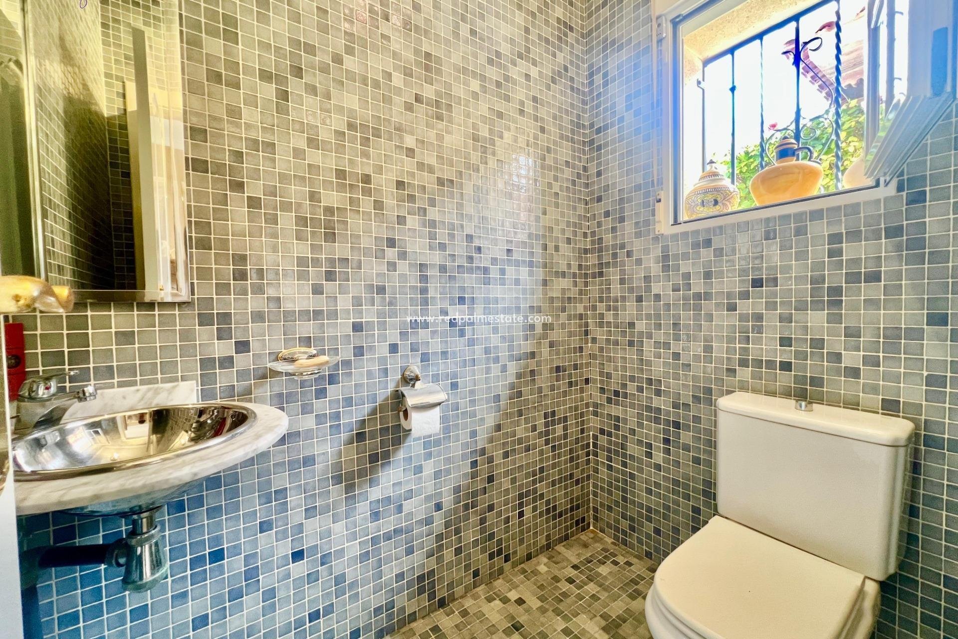 Revente - Villa -
Torrevieja - Los balcones