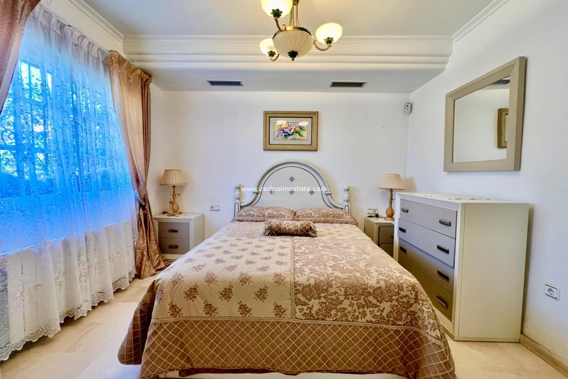 Revente - Villa -
Torrevieja - Los balcones