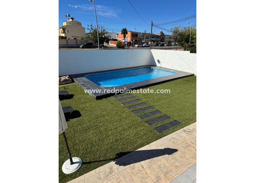 Revente - Villa -
Torrevieja - Los balcones