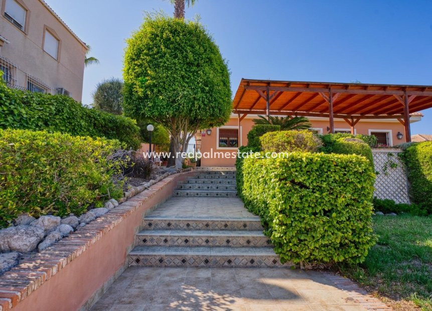 Revente - Villa -
Torrevieja - Los balcones