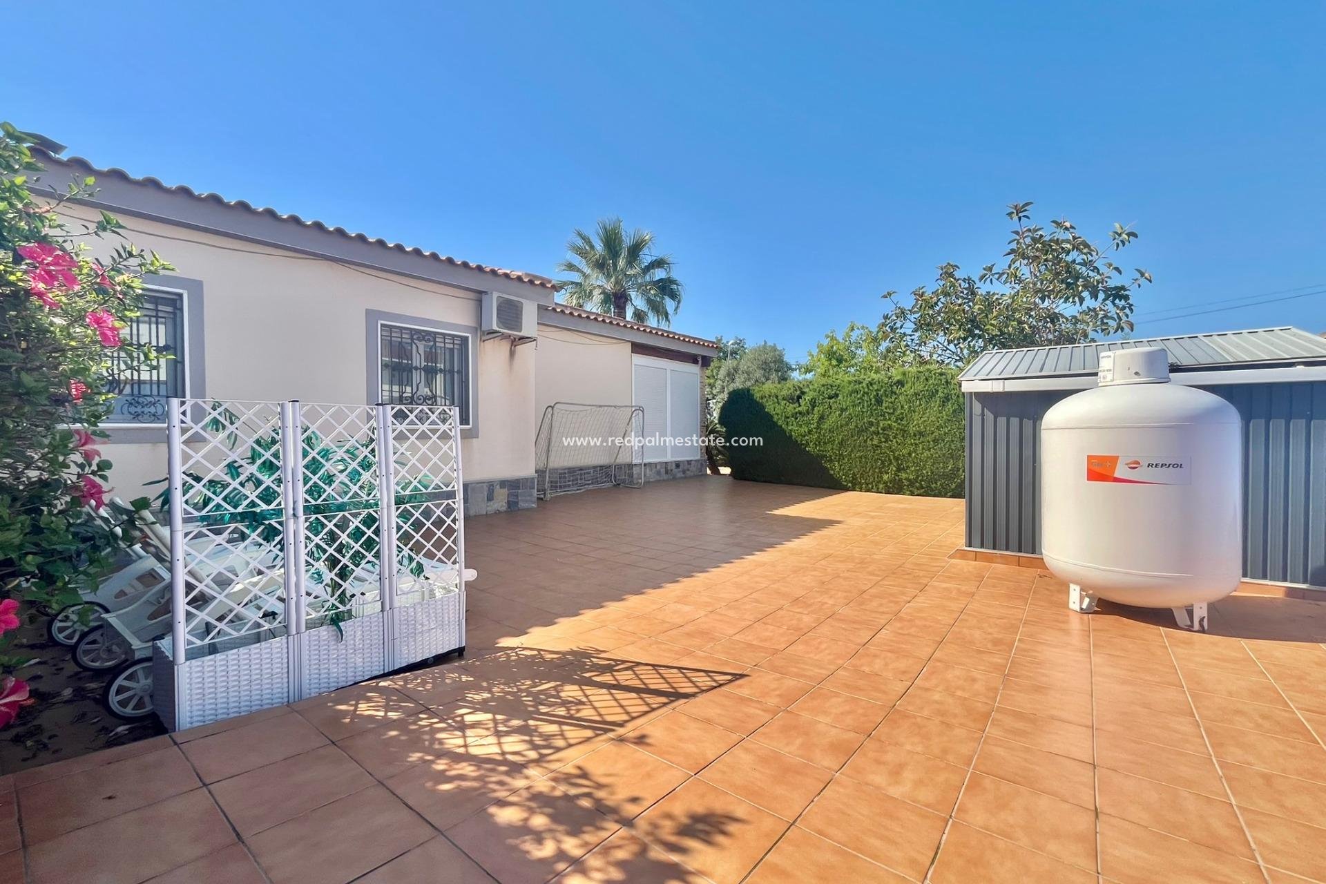 Revente - Villa -
Torrevieja - Los balcones